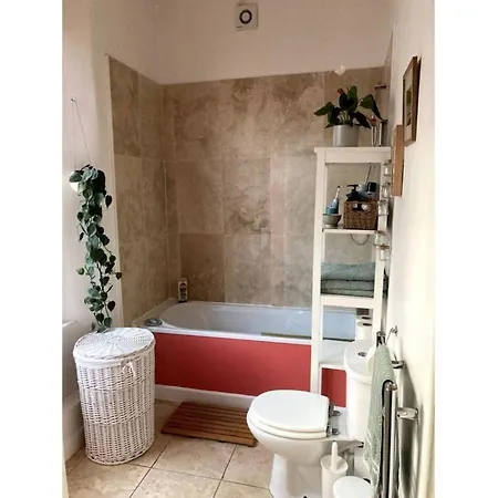 Bright, Book-filled Flat In Artsy Stokes Croft Apartament