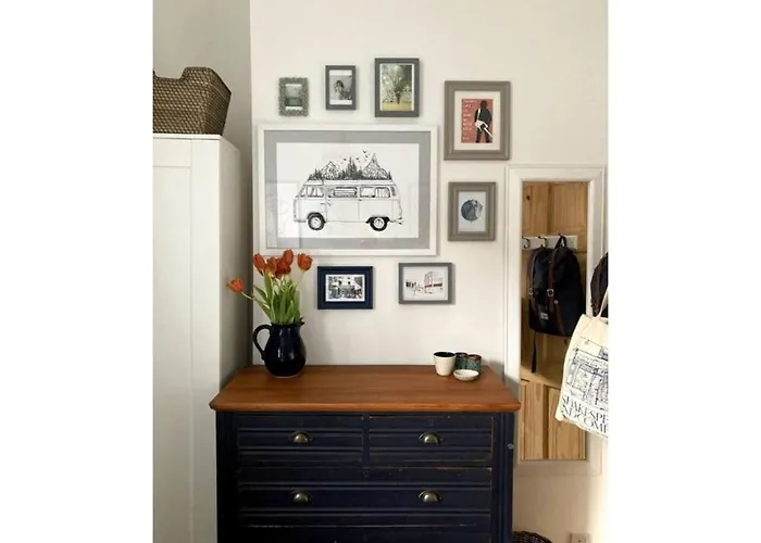 Bright, Book-filled Flat In Artsy Stokes Croft * Μπρίστολ