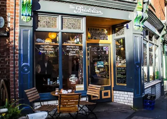 Bright, Book-filled Flat In Artsy Stokes Croft Bristol