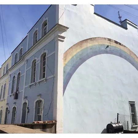 Bright, Book-filled Flat In Artsy Stokes Croft * Bristol